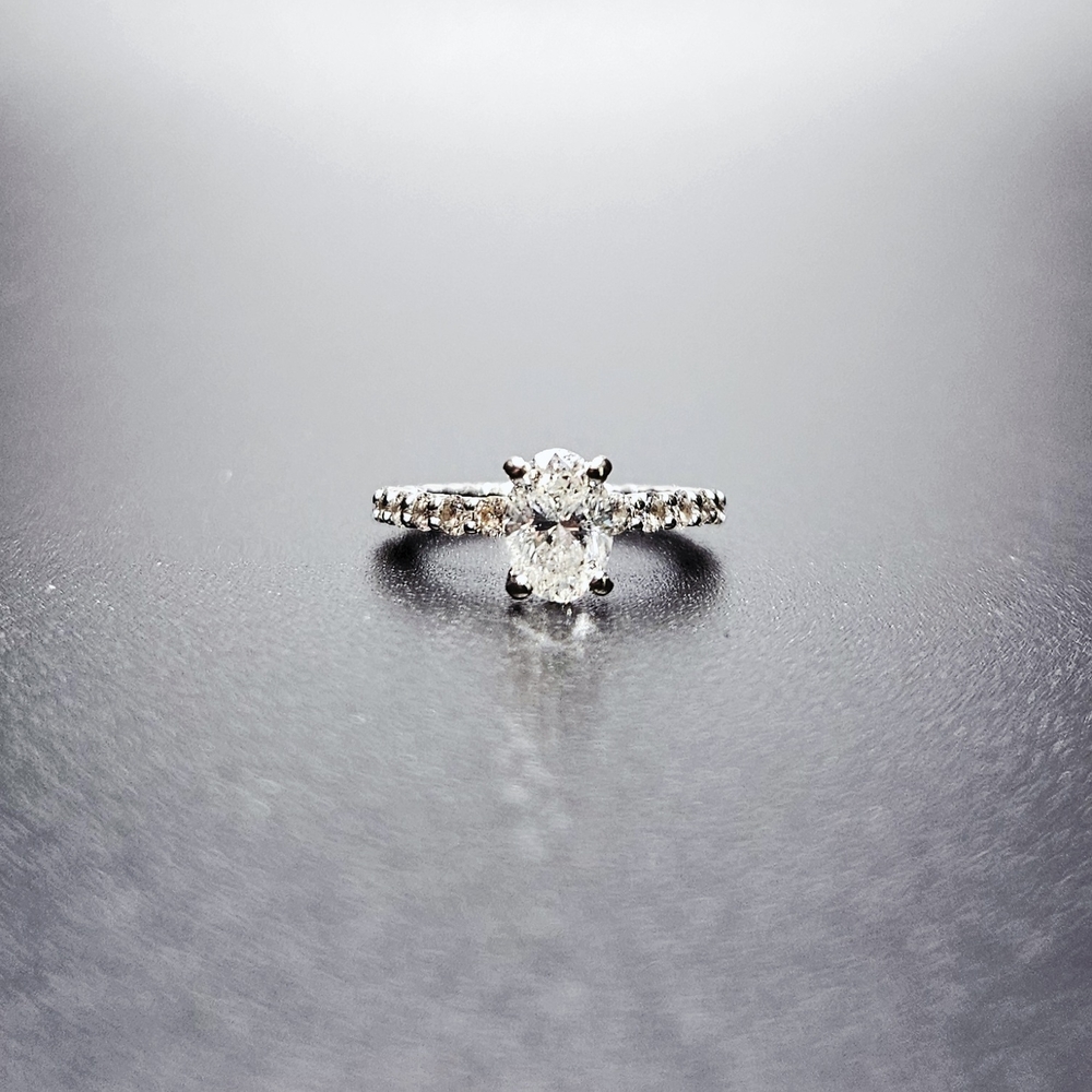 Elegant Engagement Diamond Ring